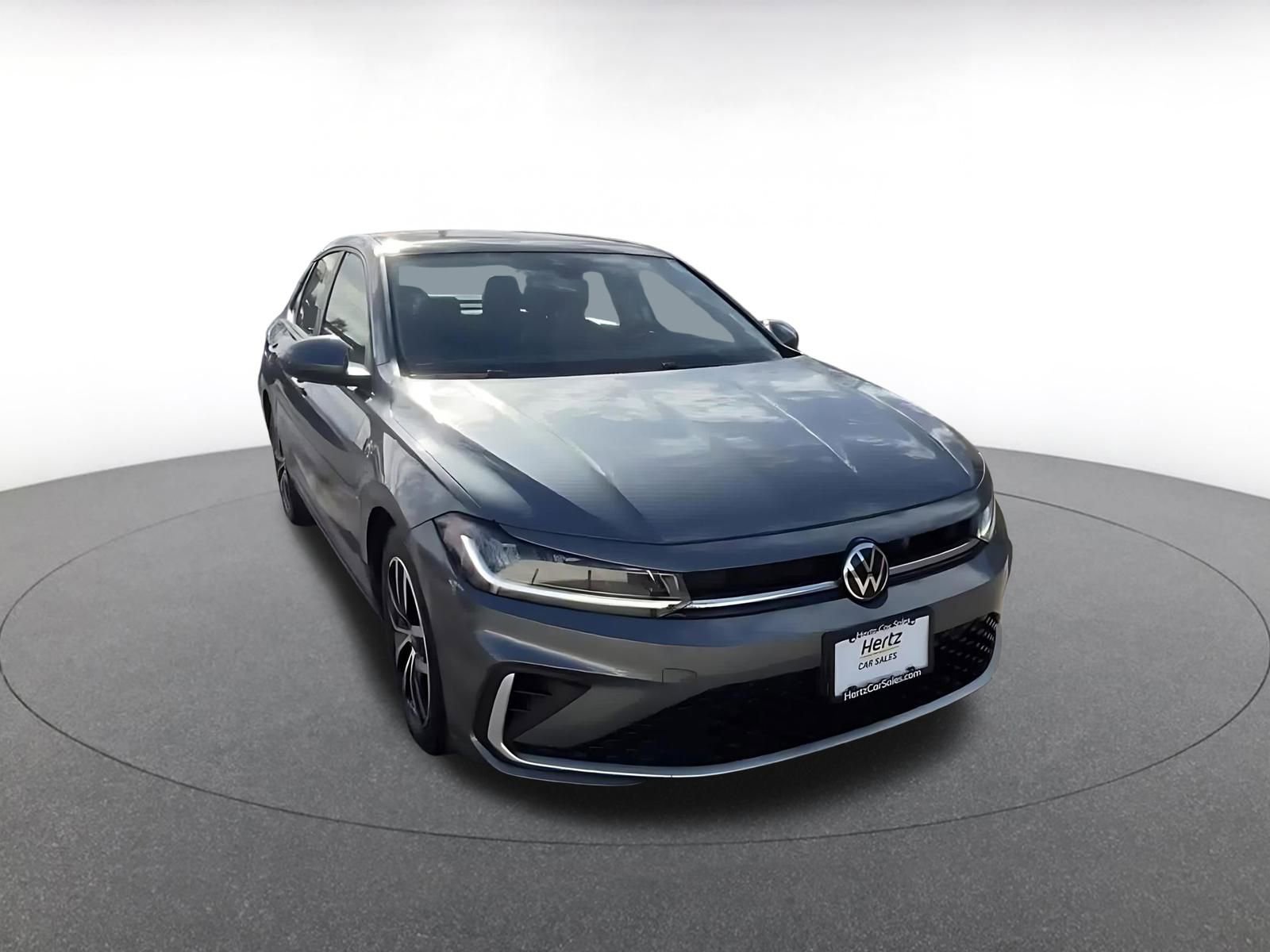 Used 2025 Volkswagen Jetta SE image 3