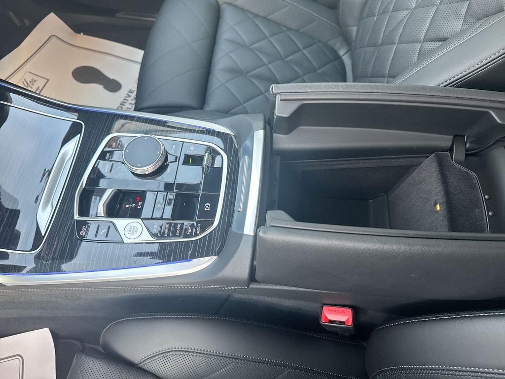Used 2023 BMW X7 M60i image 24