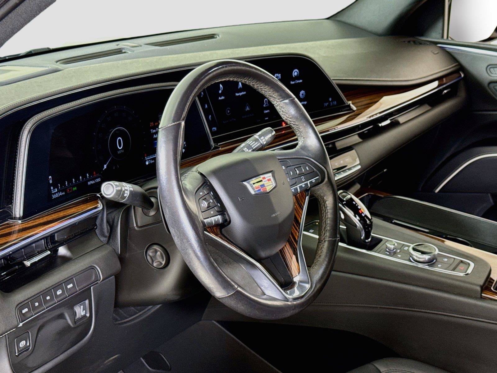 Used 2022 Cadillac Escalade Luxury AWD/4WD image 13