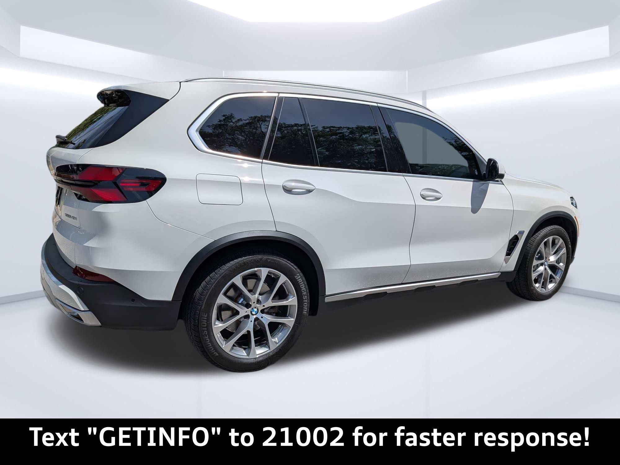 Used 2025 BMW X5 xDrive40i w/ Premium Package AWD/4WD image 3