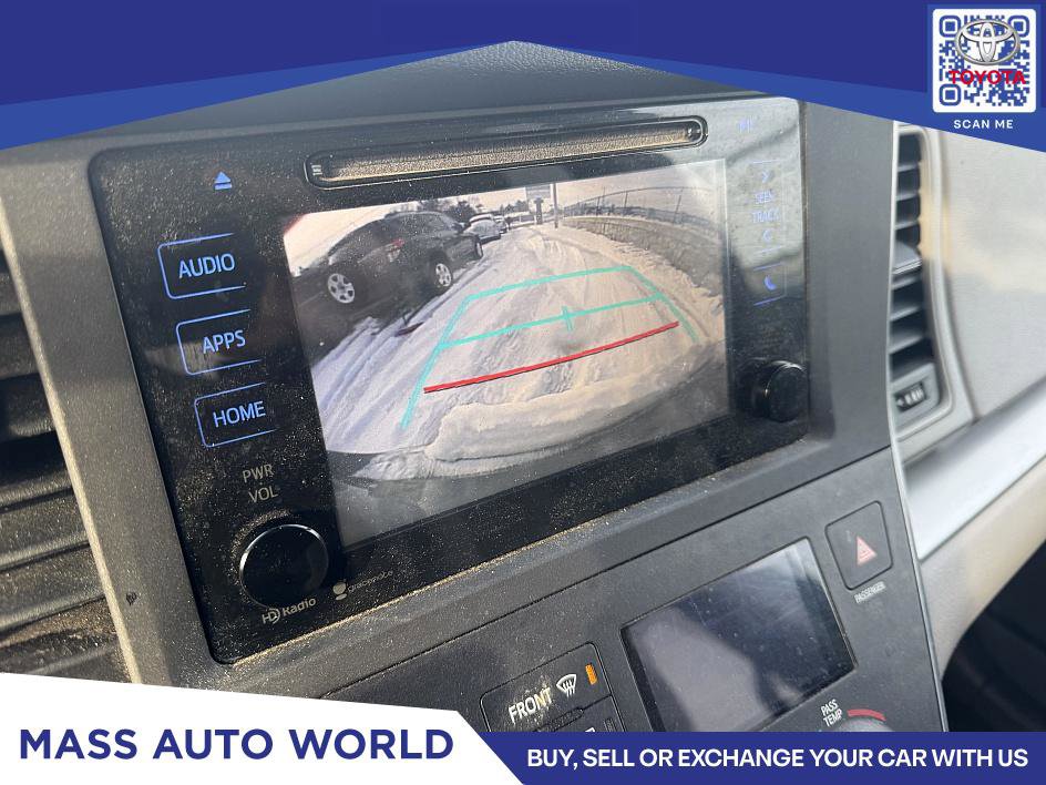 Used 2015 Toyota Sienna LE image 9