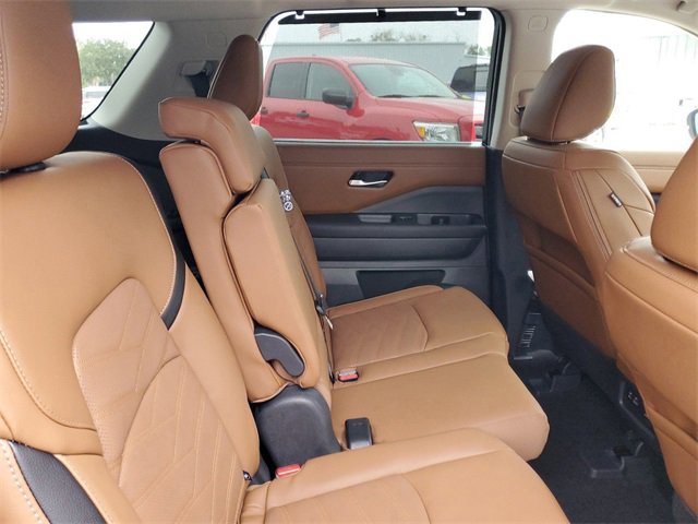 New 2025 Nissan Pathfinder Platinum image 30