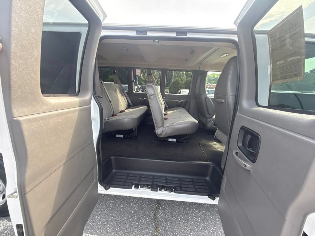 Used 2025 Chevrolet Express 3500 LS RWD image 16