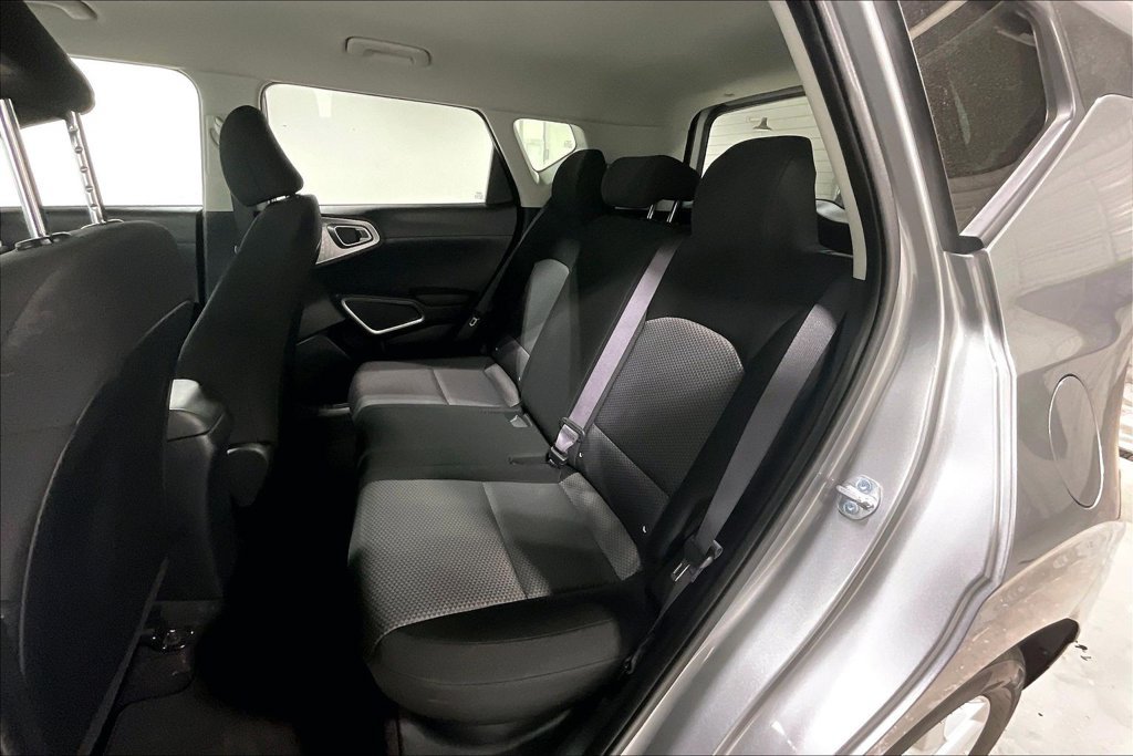 Used 2025 Kia Soul LX w/ LX Technology Package FWD image 31