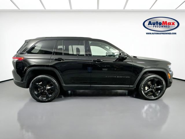 Used 2024 Jeep Grand Cherokee Limited w/ Black Appearance Package AWD/4WD image 10