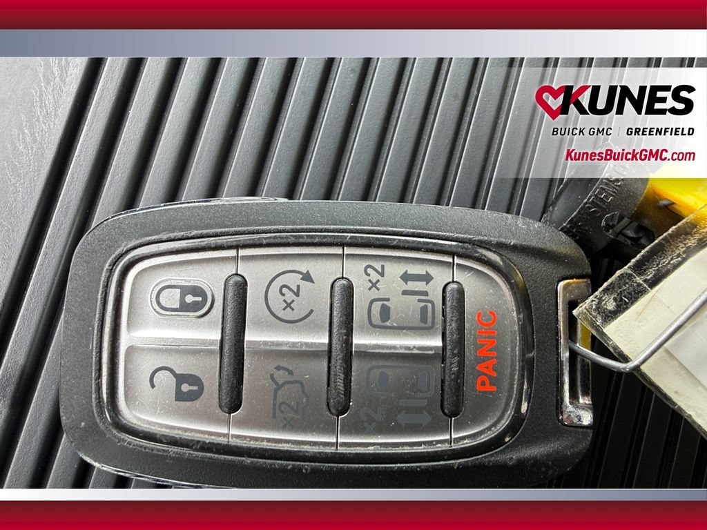 Used 2024 Chrysler Pacifica Touring-L FWD image 17