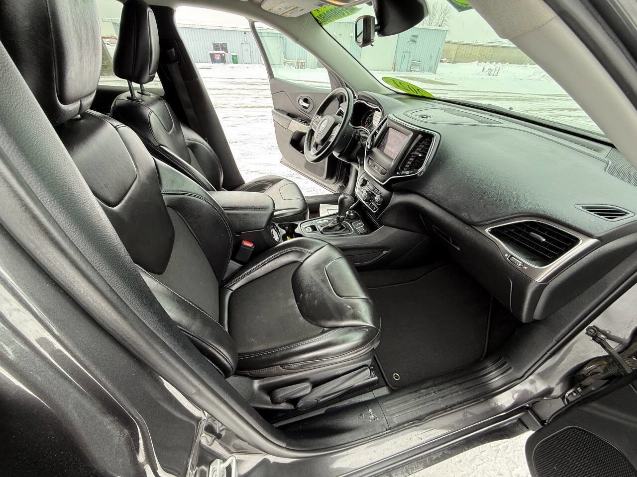 Used 2021 Jeep Cherokee Latitude Plus AWD/4WD image 5