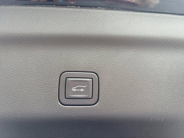 Certified 2024 Cadillac Escalade Premium Luxury w/ LPO, Floor Liner Package AWD/4WD image 21