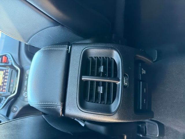 Used 2019 Jeep Cherokee Limited image 28