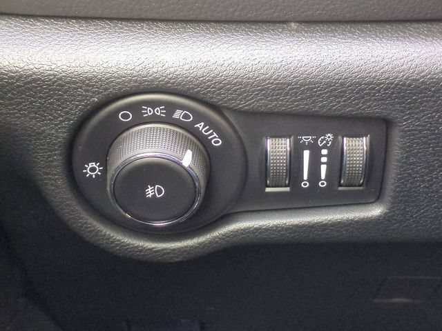 New 2026 Chrysler Pacifica Select FWD image 21