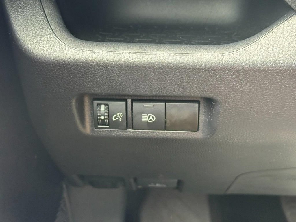 Used 2025 Toyota RAV4 XLE AWD/4WD image 25