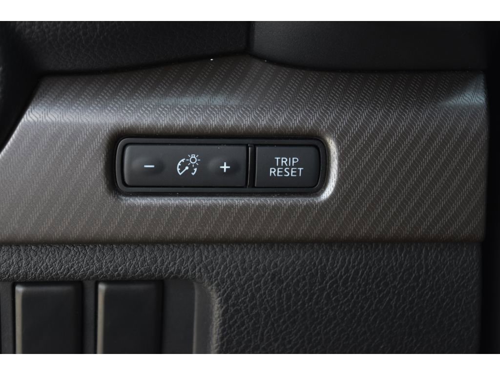 Used 2024 Nissan Titan PRO-4X image 25