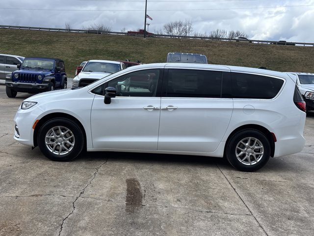 New 2026 Chrysler Pacifica Select image 9