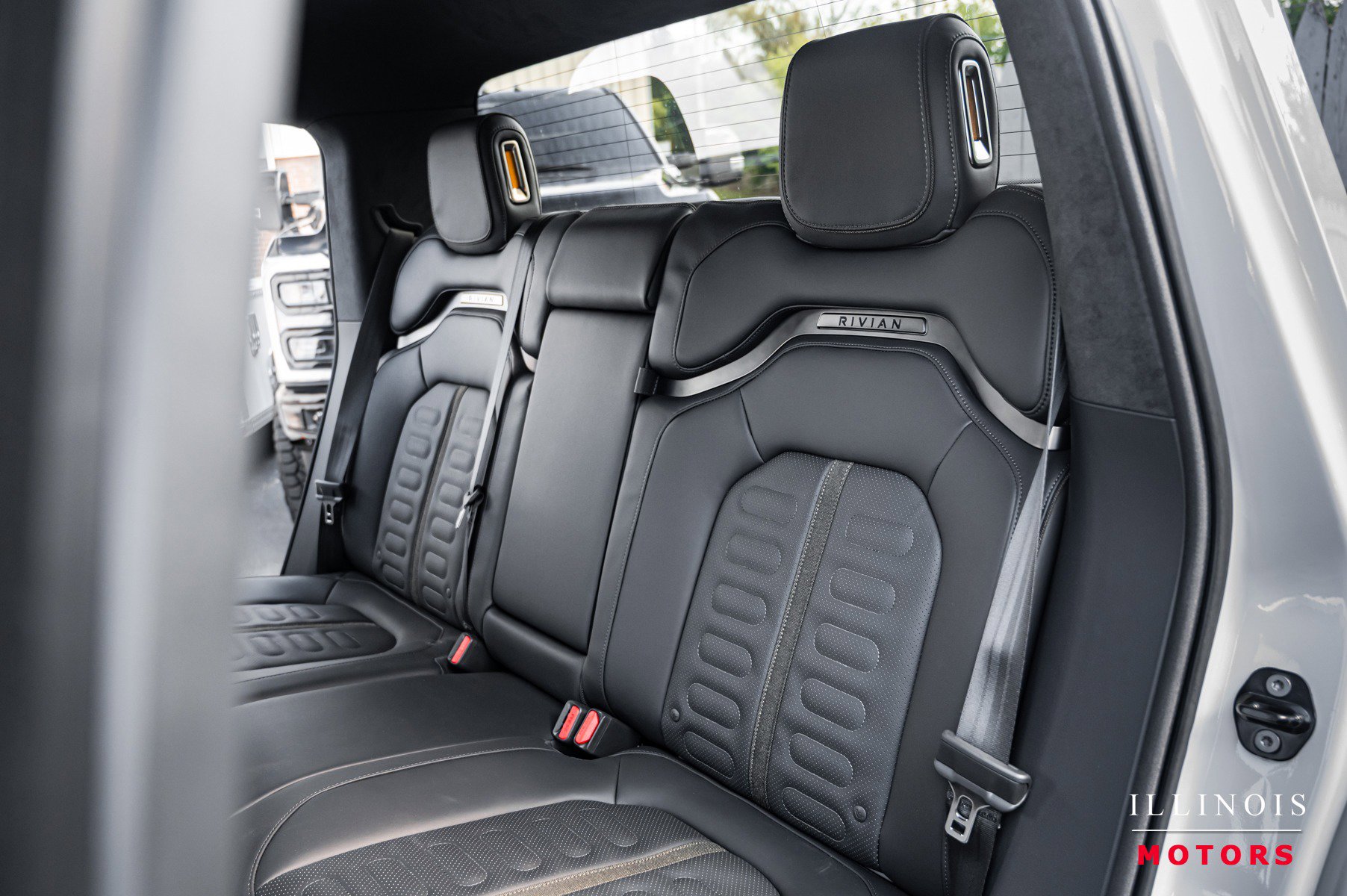 Used 2022 Rivian R1T Adventure image 32