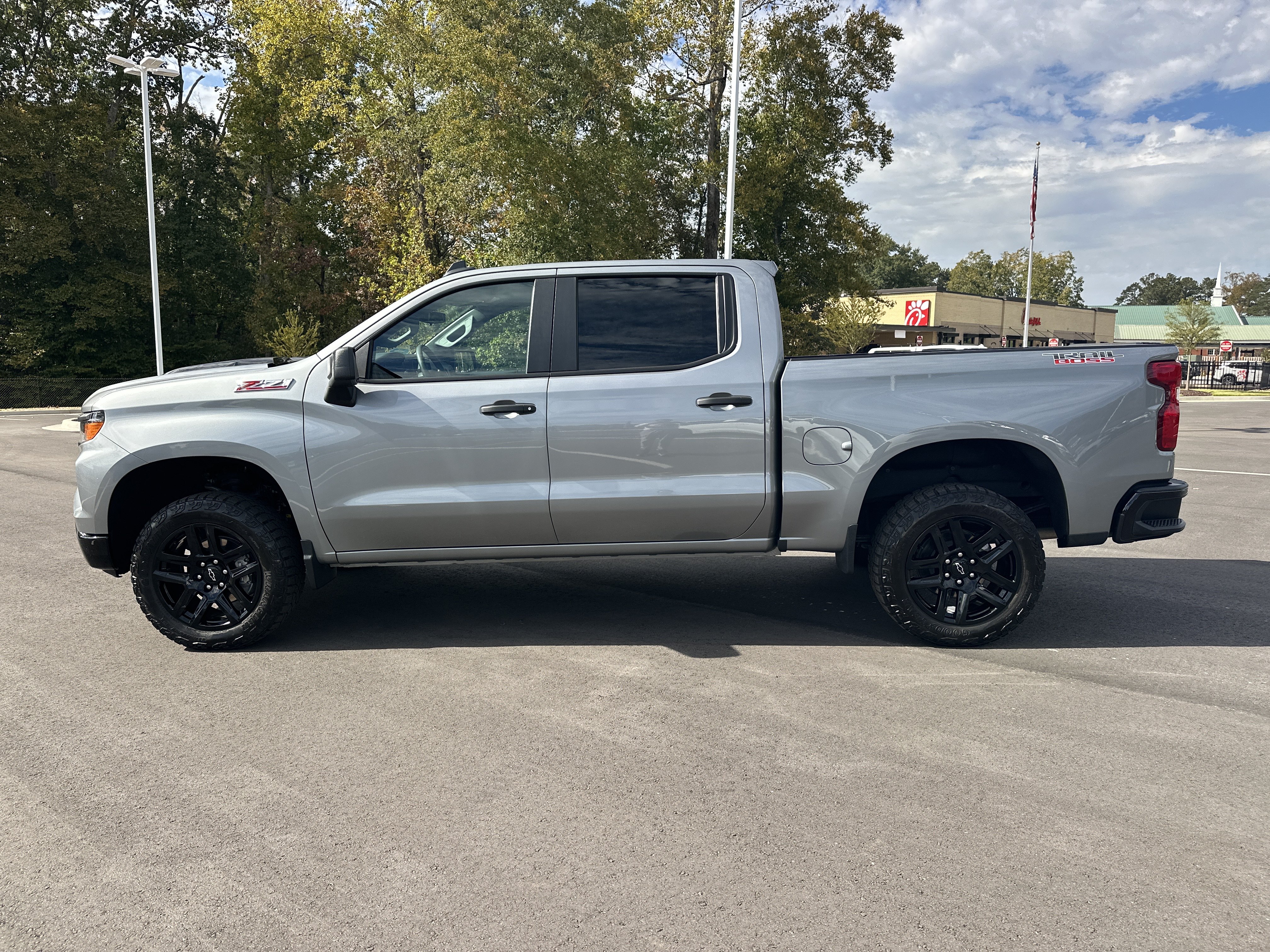 Used 2025 Chevrolet Silverado 1500 Custom Trail Boss AWD/4WD image 4