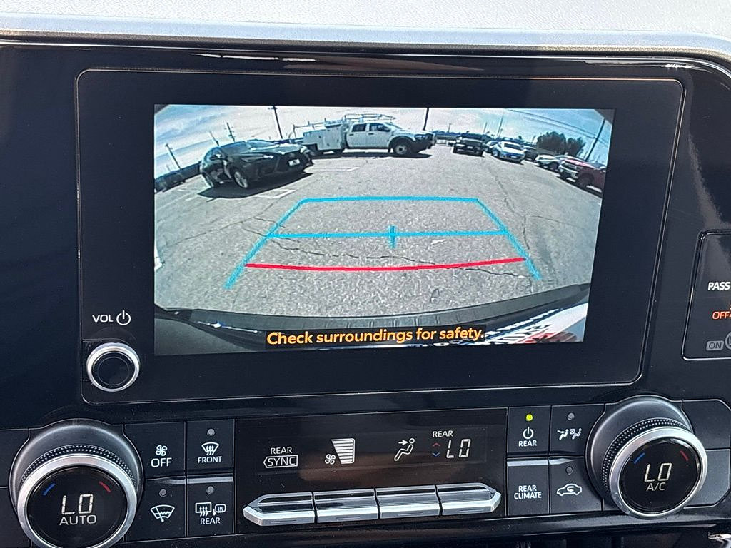 Used 2023 Toyota Highlander L FWD image 23