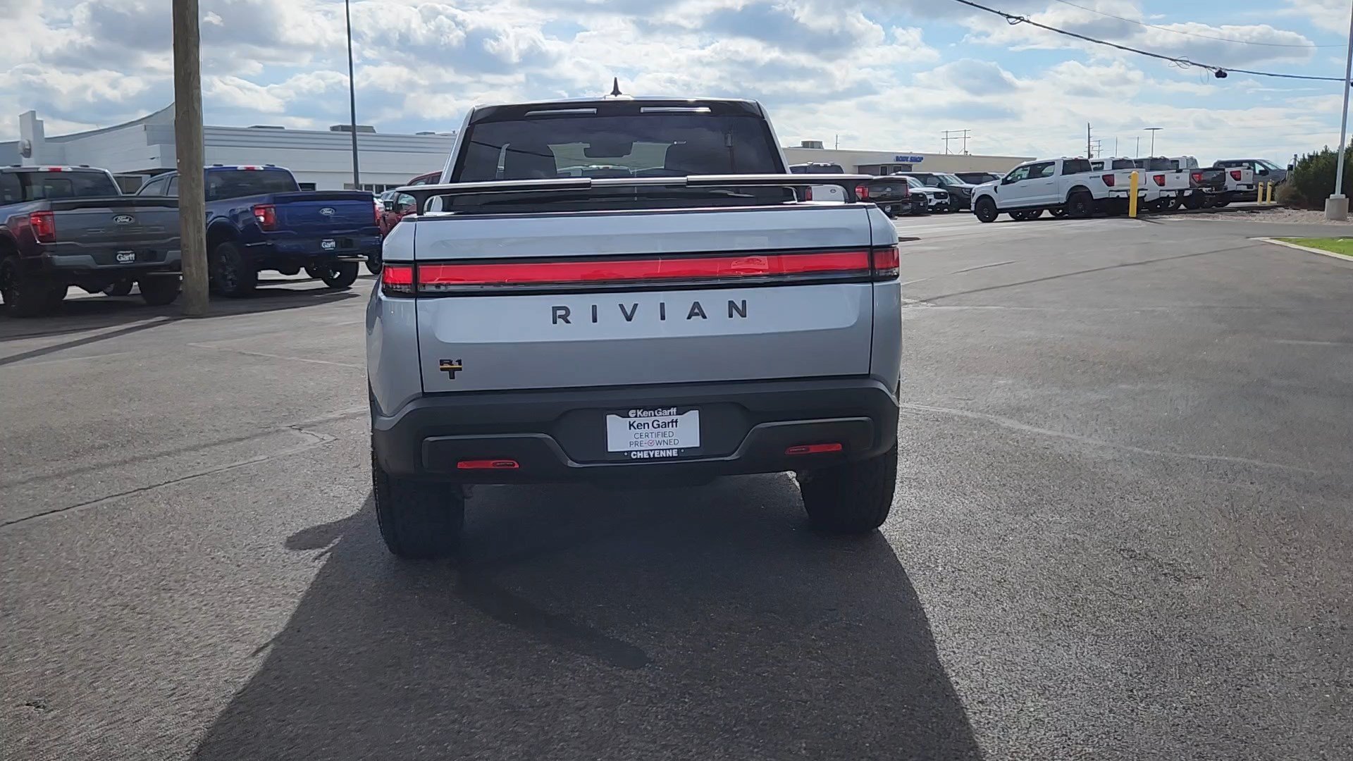 Used 2025 Rivian R1T Premium Tri AWD/4WD image 3