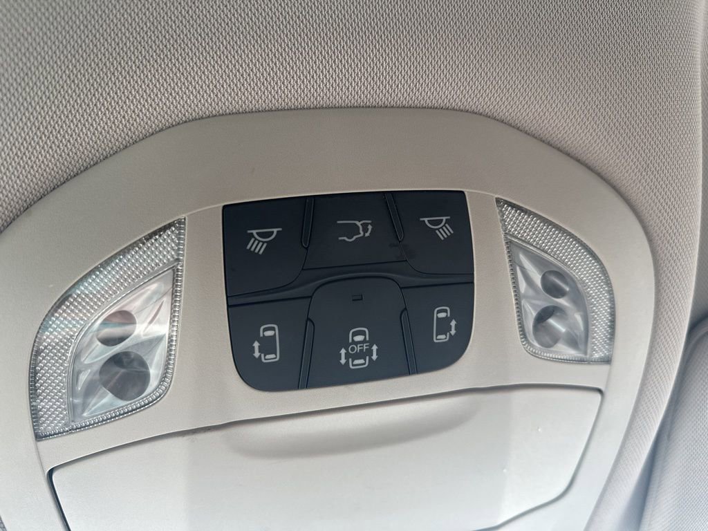 Used 2018 Chrysler Pacifica Touring w/ Tire & Wheel Group image 25