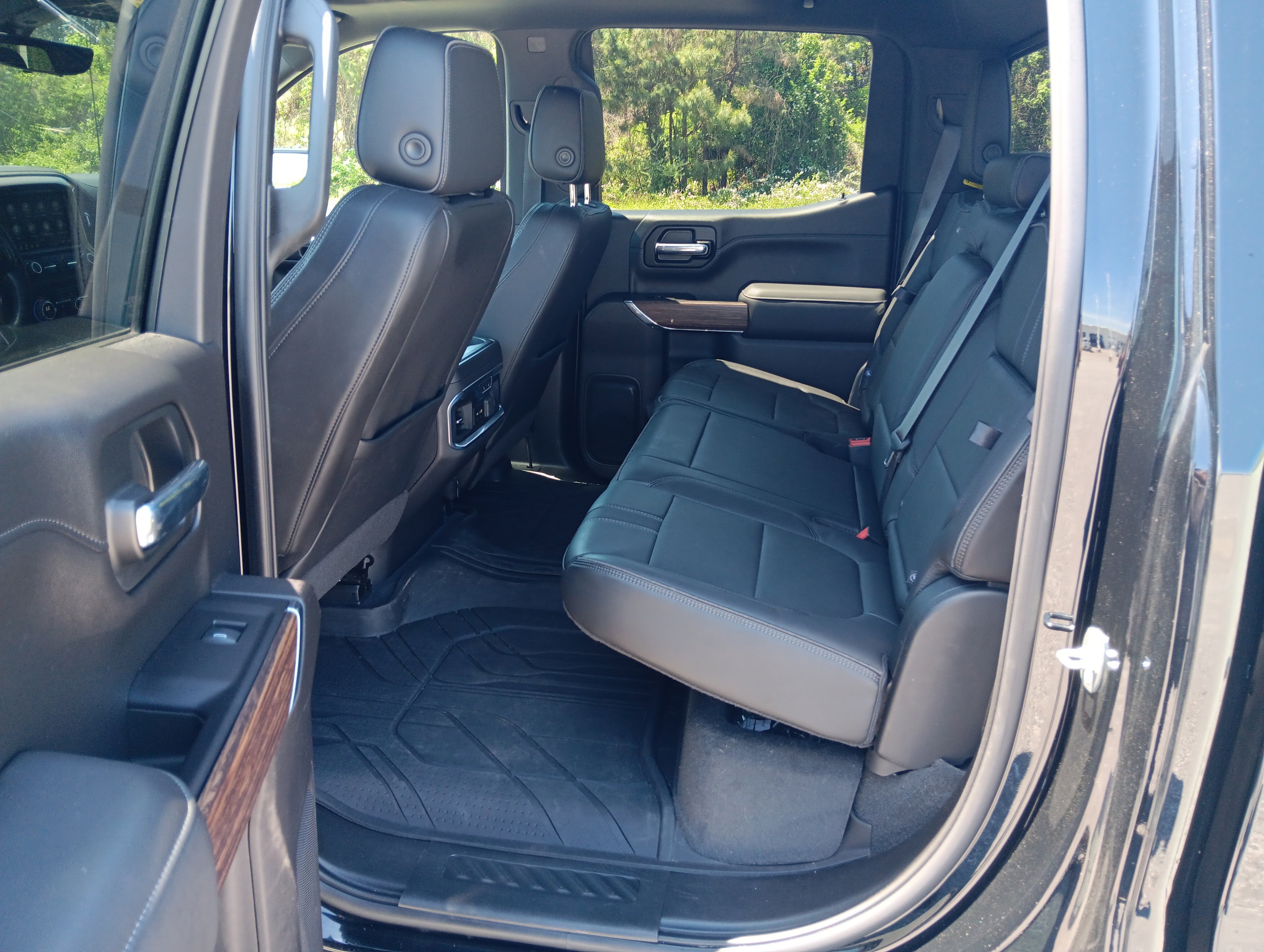 Used 2021 Chevrolet Silverado 1500 High Country w/ Technology Package image 17