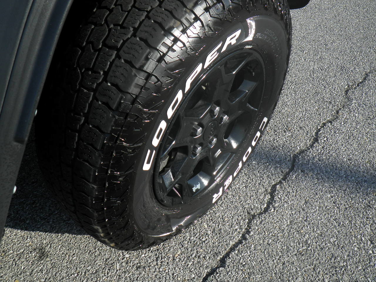 Used 2023 Jeep Wrangler Unlimited w/ Sun & Screen Package AWD/4WD image 8