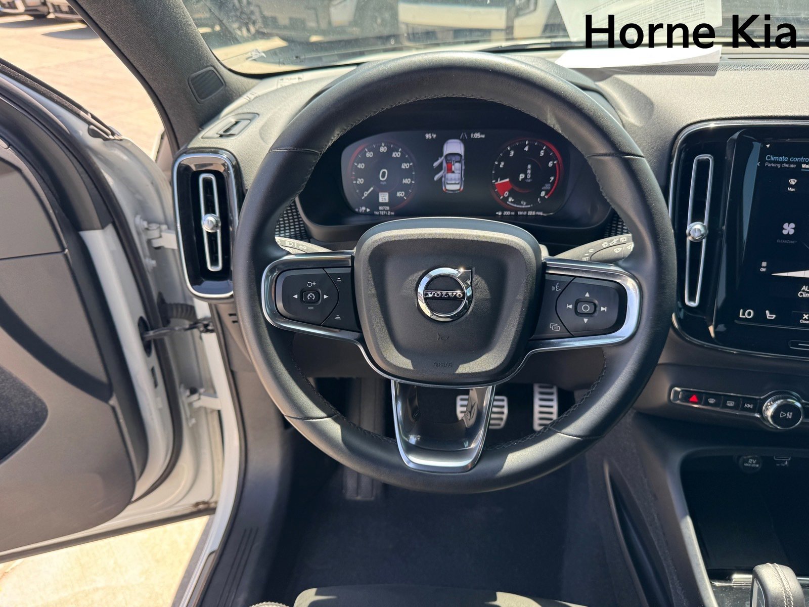 Used 2022 Volvo XC40 T5 R-Design w/ Advanced Package AWD/4WD image 16