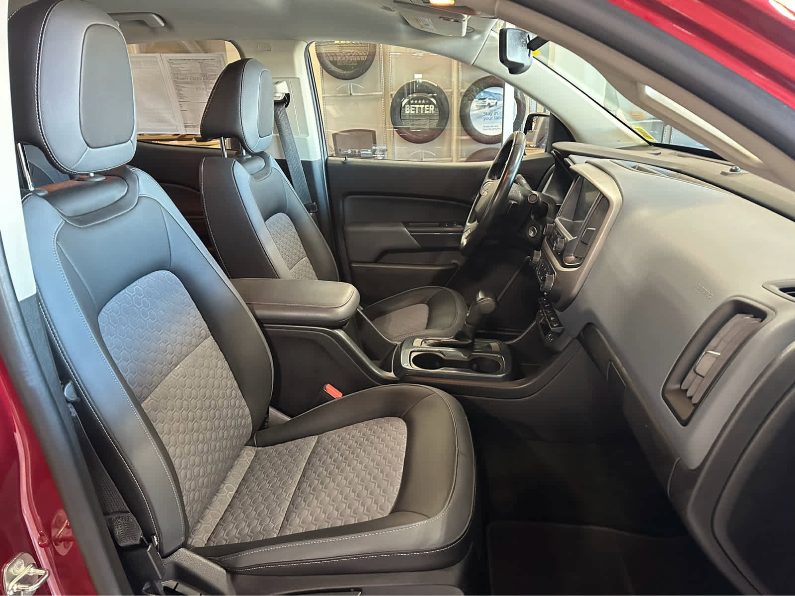 Used 2018 Chevrolet Colorado Z71 AWD/4WD image 36