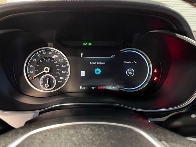 Used 2025 Genesis G70 2.5T RWD image 25