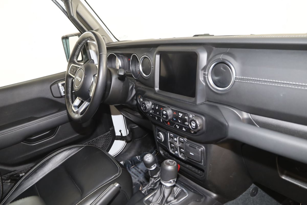 Used 2022 Jeep Wrangler Unlimited Sahara w/ Cold Weather Group image 41