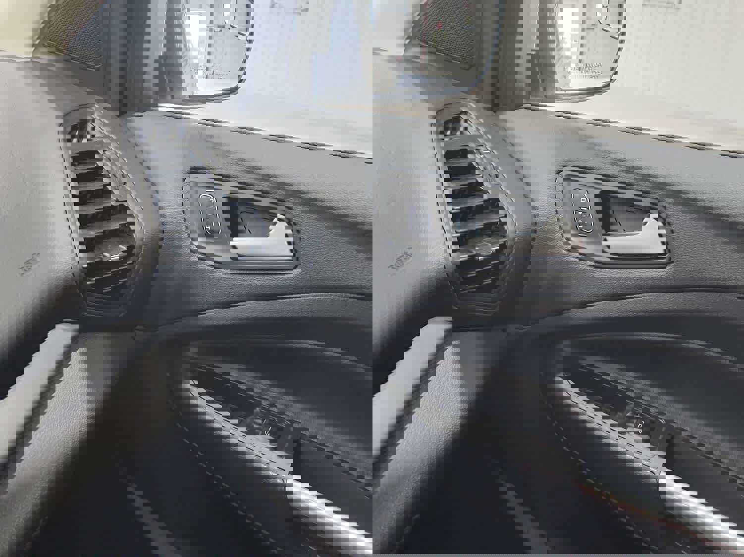 Used 2019 Ford Escape SE image 26