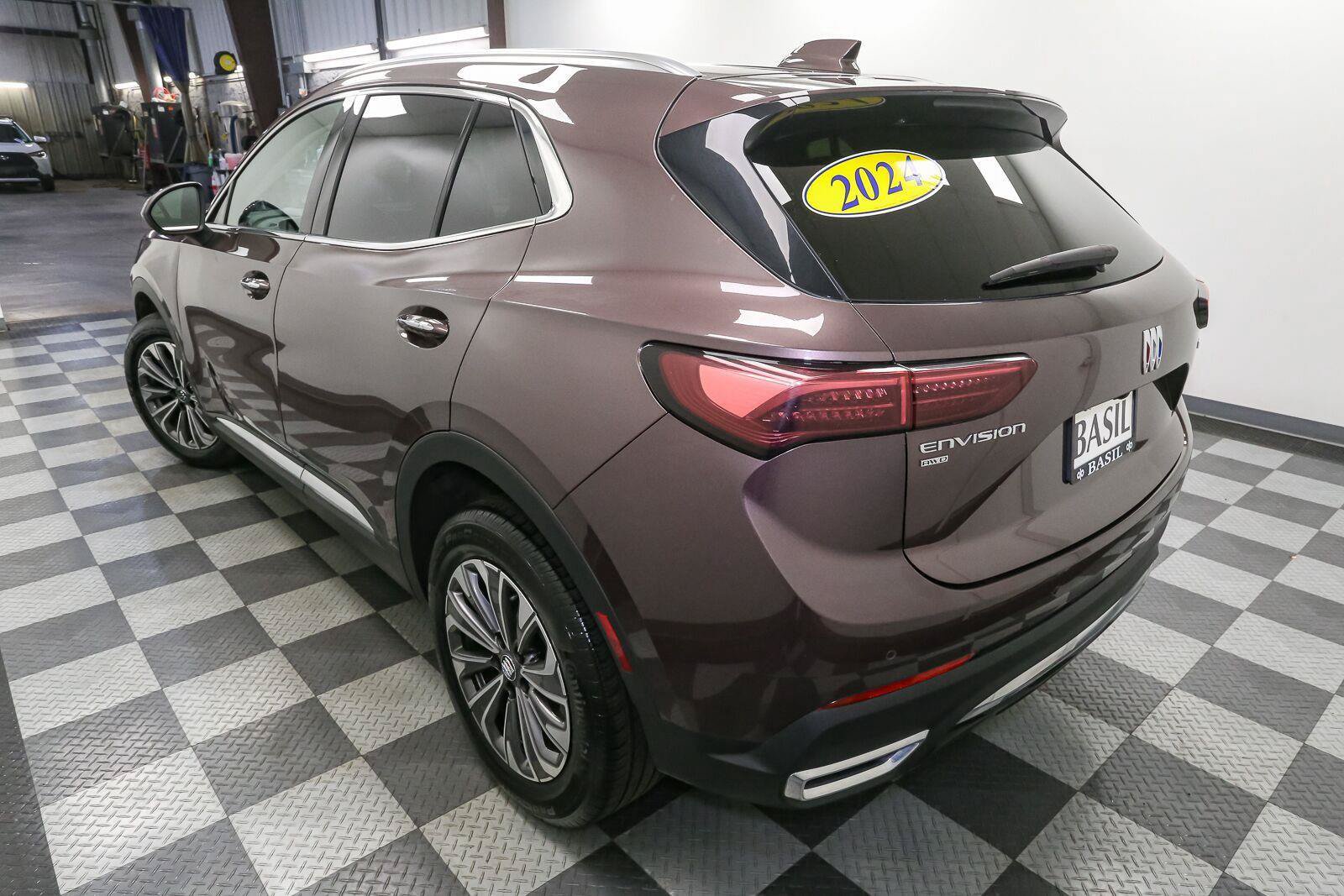 Used 2024 Buick Envision Preferred AWD/4WD image 9