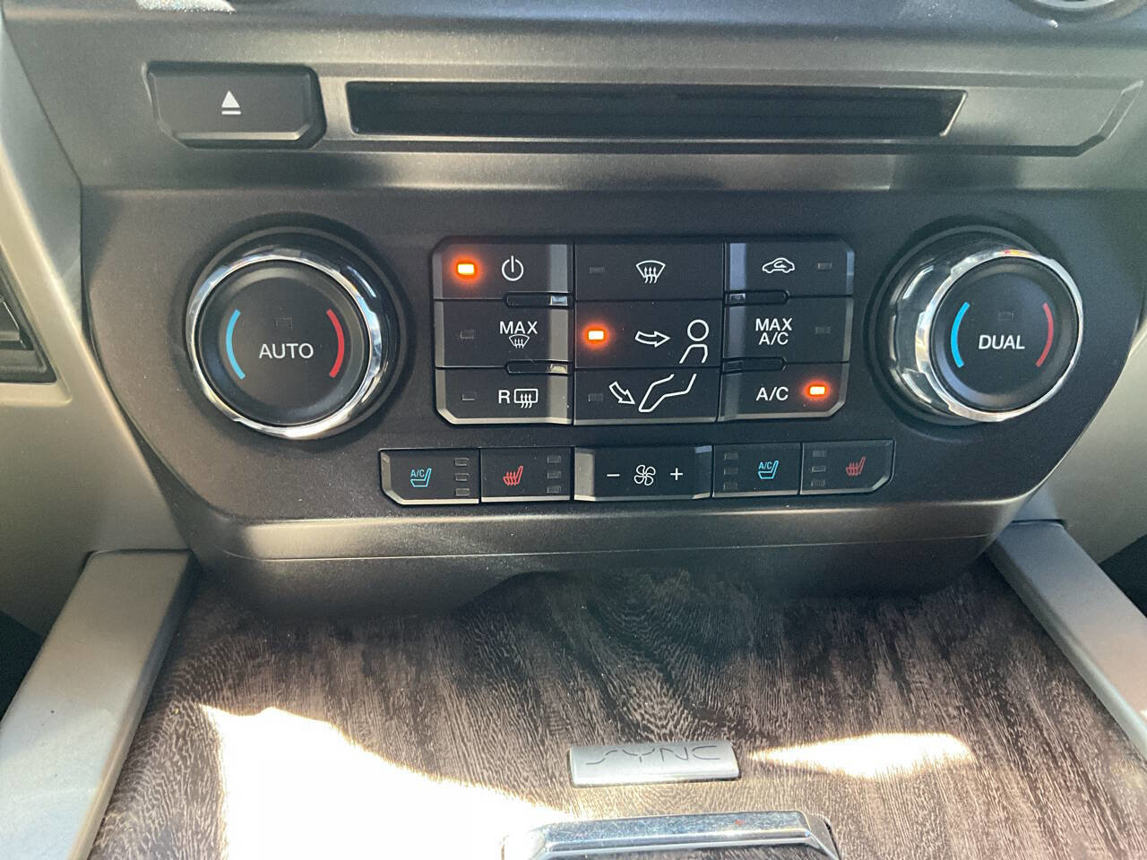 Used 2018 Ford F250 Lariat w/ Lariat Ultimate Package image 27