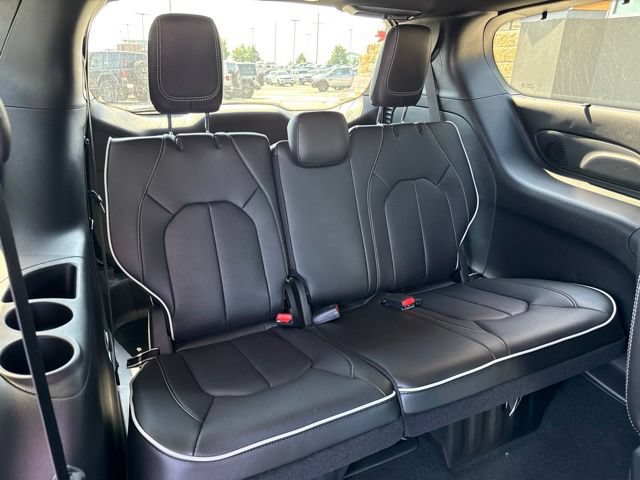New 2027 Chrysler Pacifica Limited w/ Family Tech Group FWD image 12