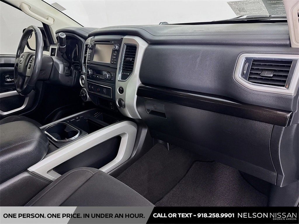 Used 2017 Nissan Titan SV image 29