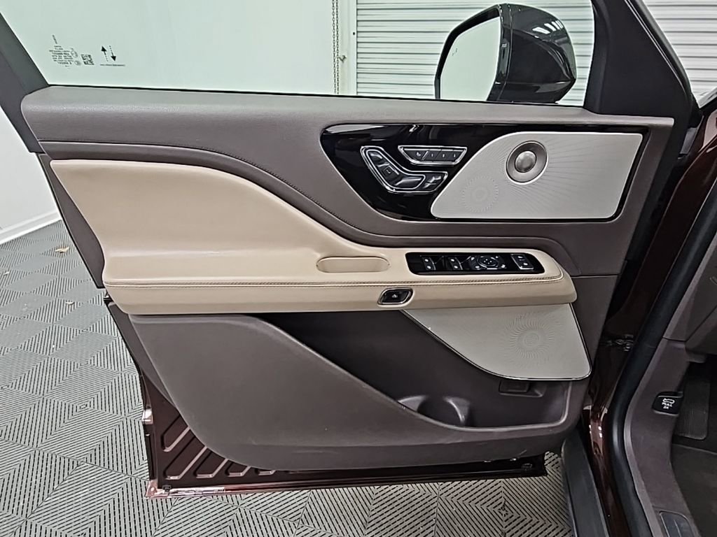 Used 2020 Lincoln Aviator Reserve w/ Equipment Group 202A image 33