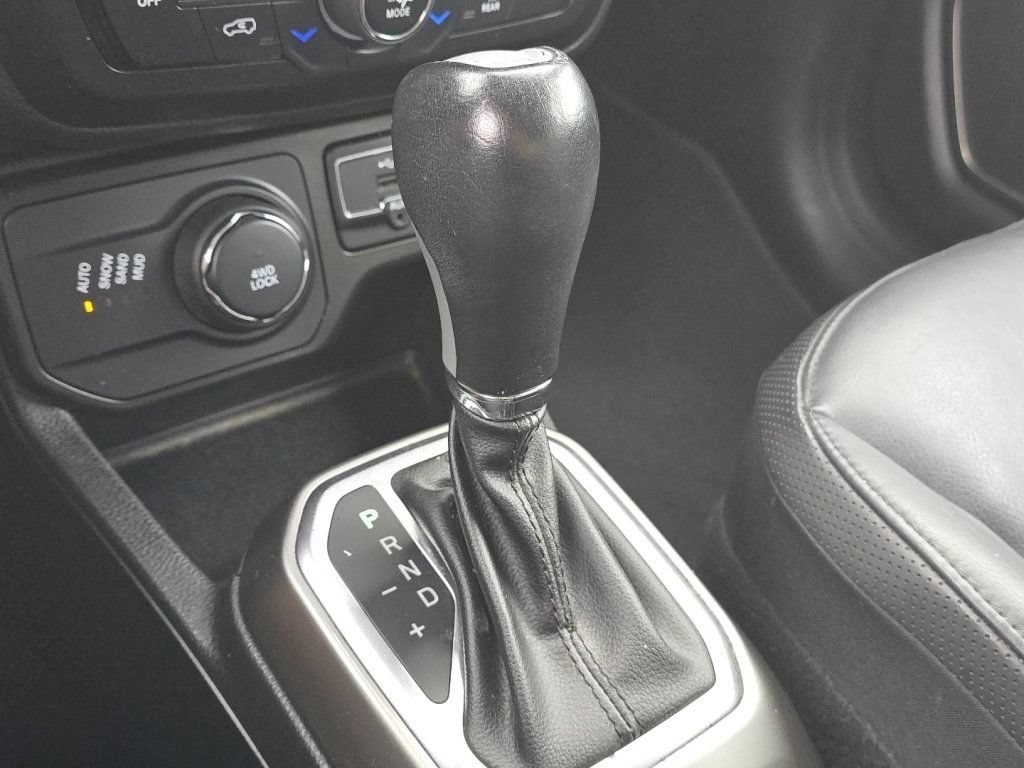 Used 2020 Jeep Renegade Limited AWD/4WD image 31