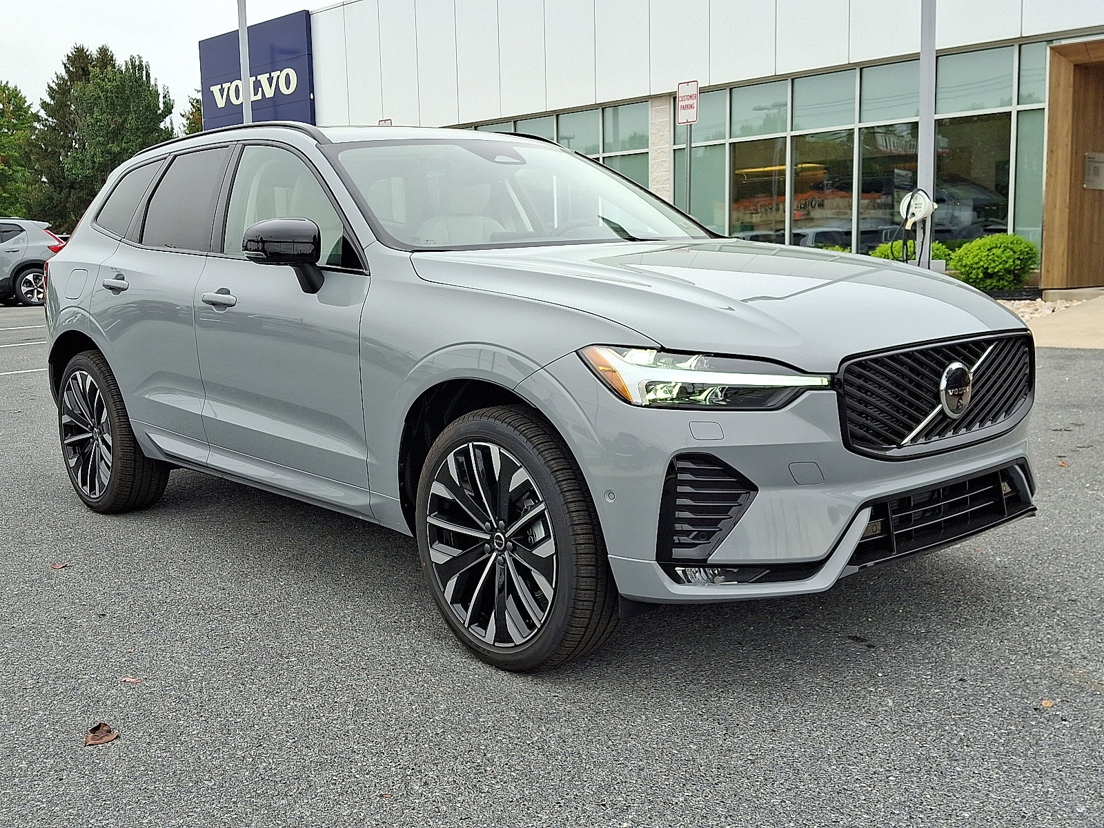 New 2026 Volvo XC60 B5 Ultra w/ Protection Package Premier video 1