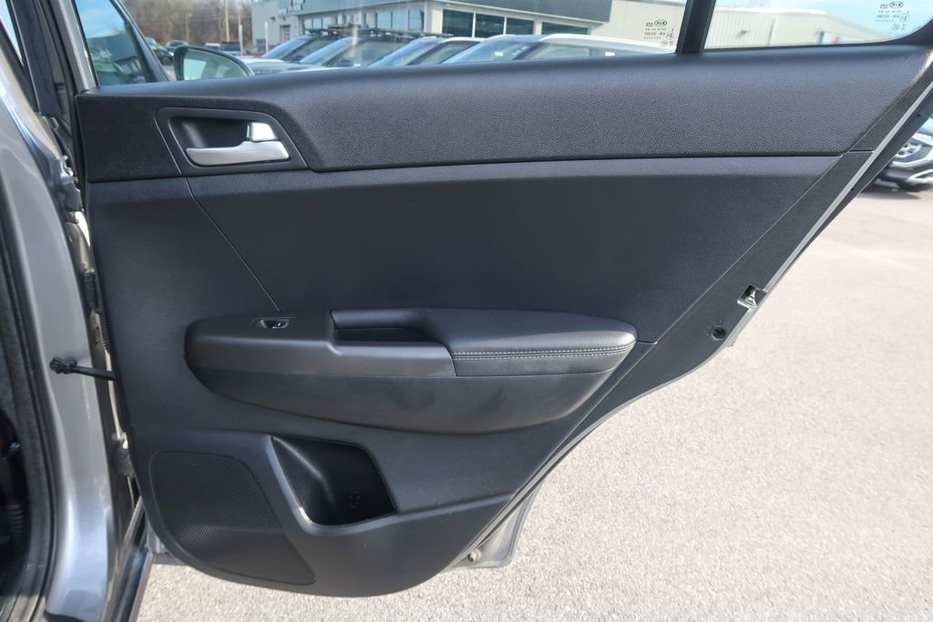 Used 2022 Kia Sportage LX image 17