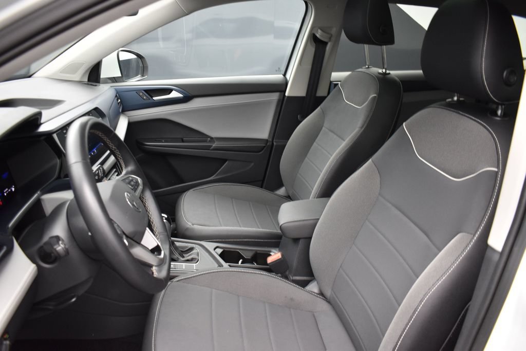 Used 2024 Volkswagen Taos SE FWD image 11