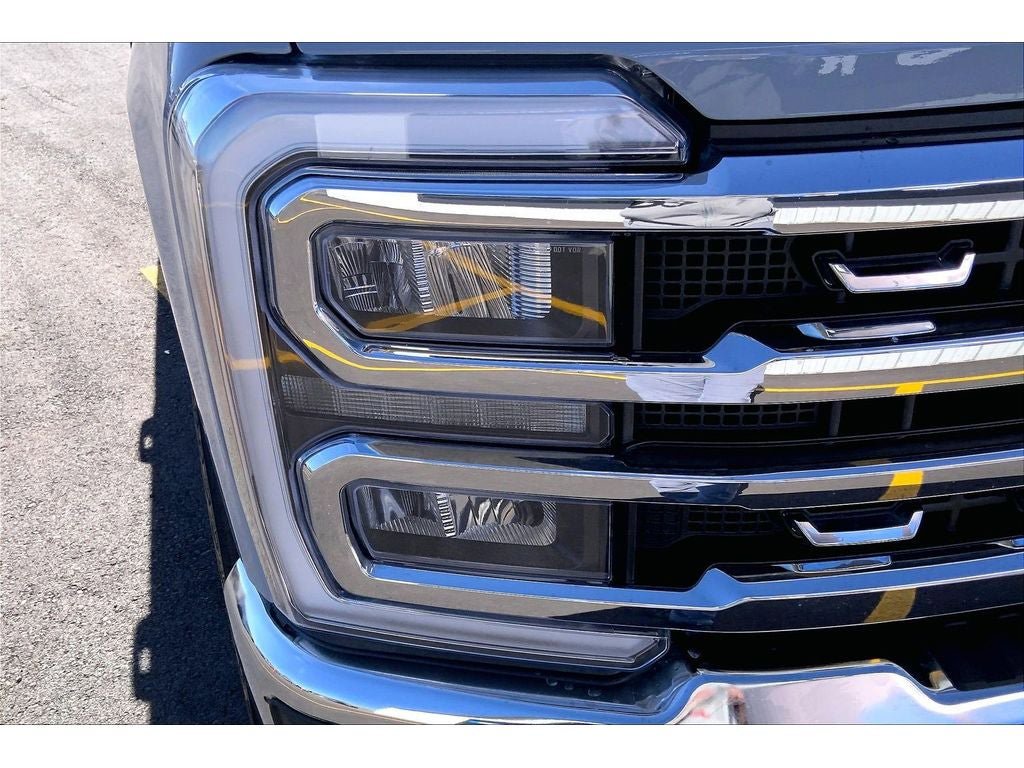 Used 2025 Ford F350 Lariat w/ FX4 Off-Road Package image 29