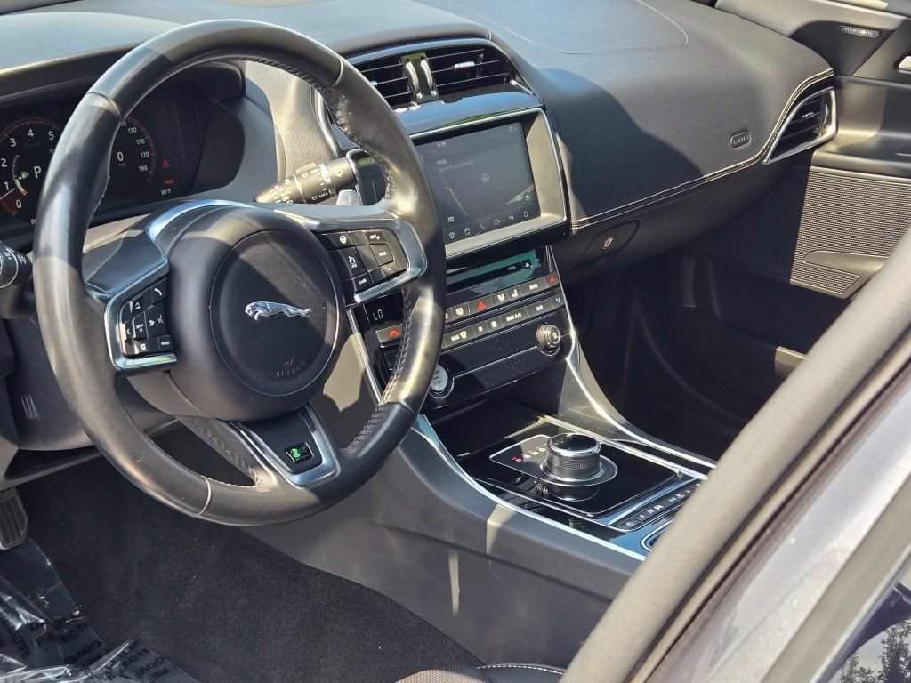 Used 2019 Jaguar XE R-Sport RWD image 24