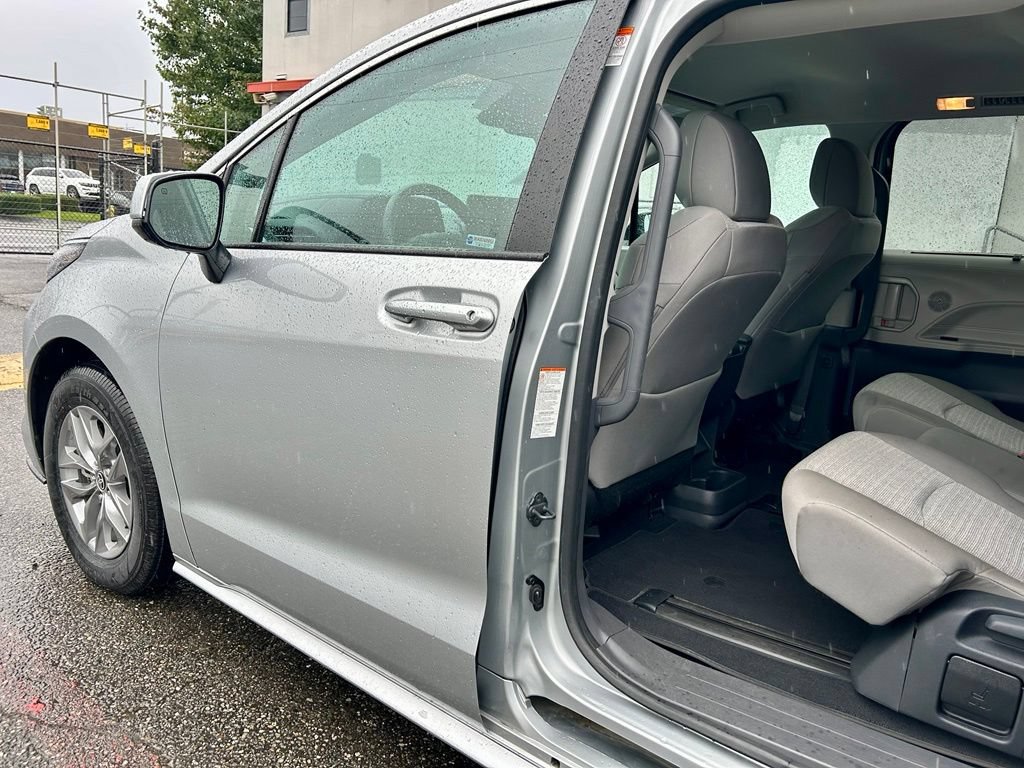 Certified 2024 Toyota Sienna LE AWD/4WD image 12
