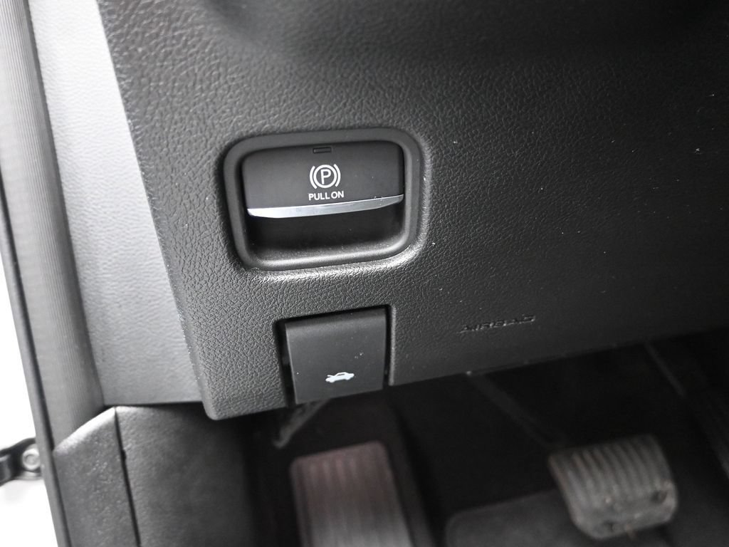Used 2023 Jeep Grand Cherokee Laredo AWD/4WD image 19