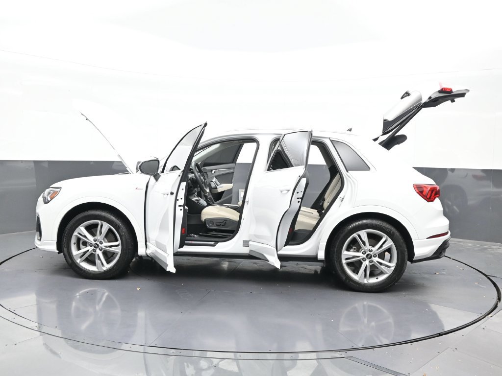Used 2023 Audi Q3 2.0T Premium AWD/4WD image 33