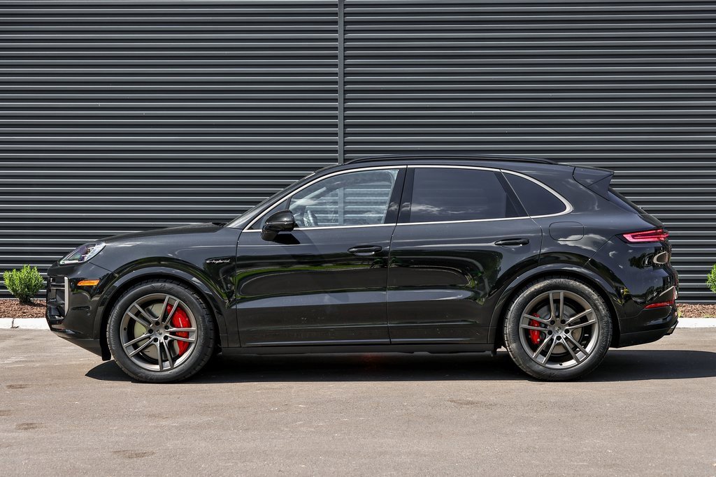 New 2026 Porsche Cayenne Turbo image 2
