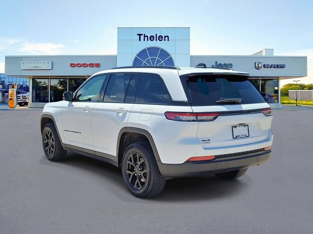 Used 2024 Jeep Grand Cherokee Altitude AWD/4WD image 3