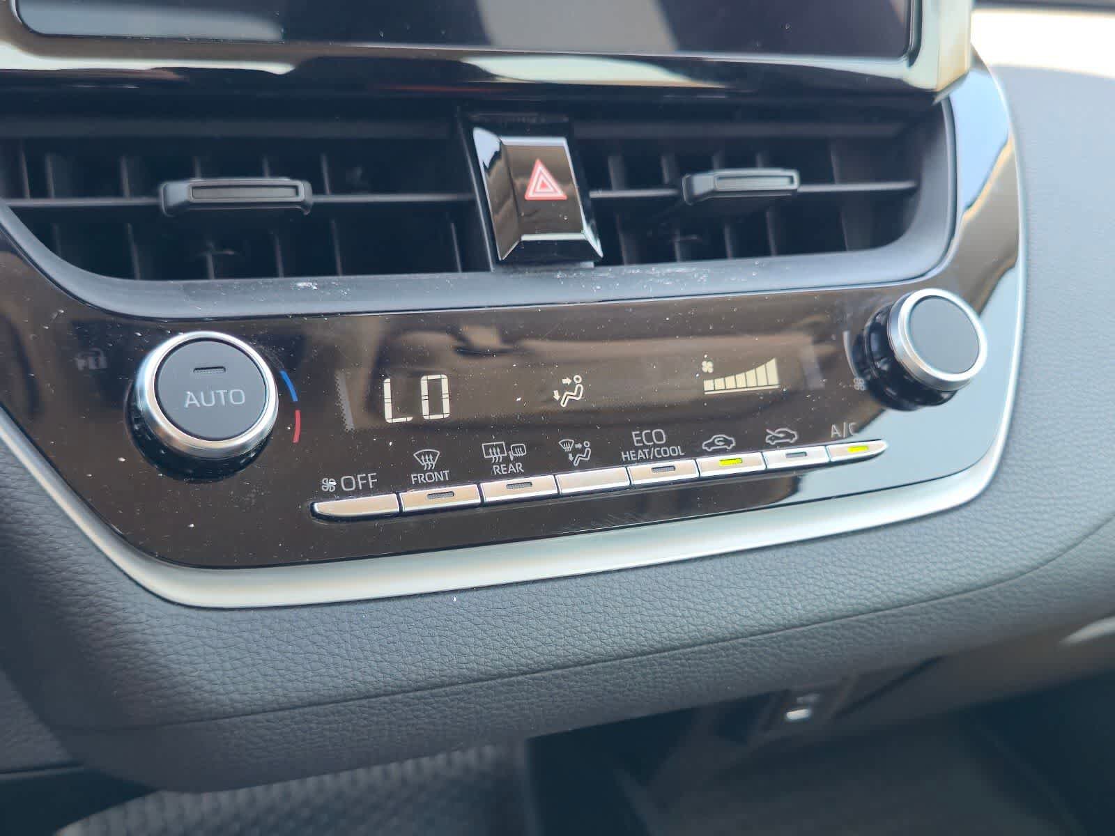 Used 2024 Toyota Corolla LE w/ LE Convenience Package FWD image 19