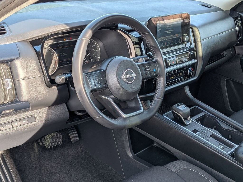 Used 2025 Nissan Pathfinder SV w/ SV Premium Package image 10