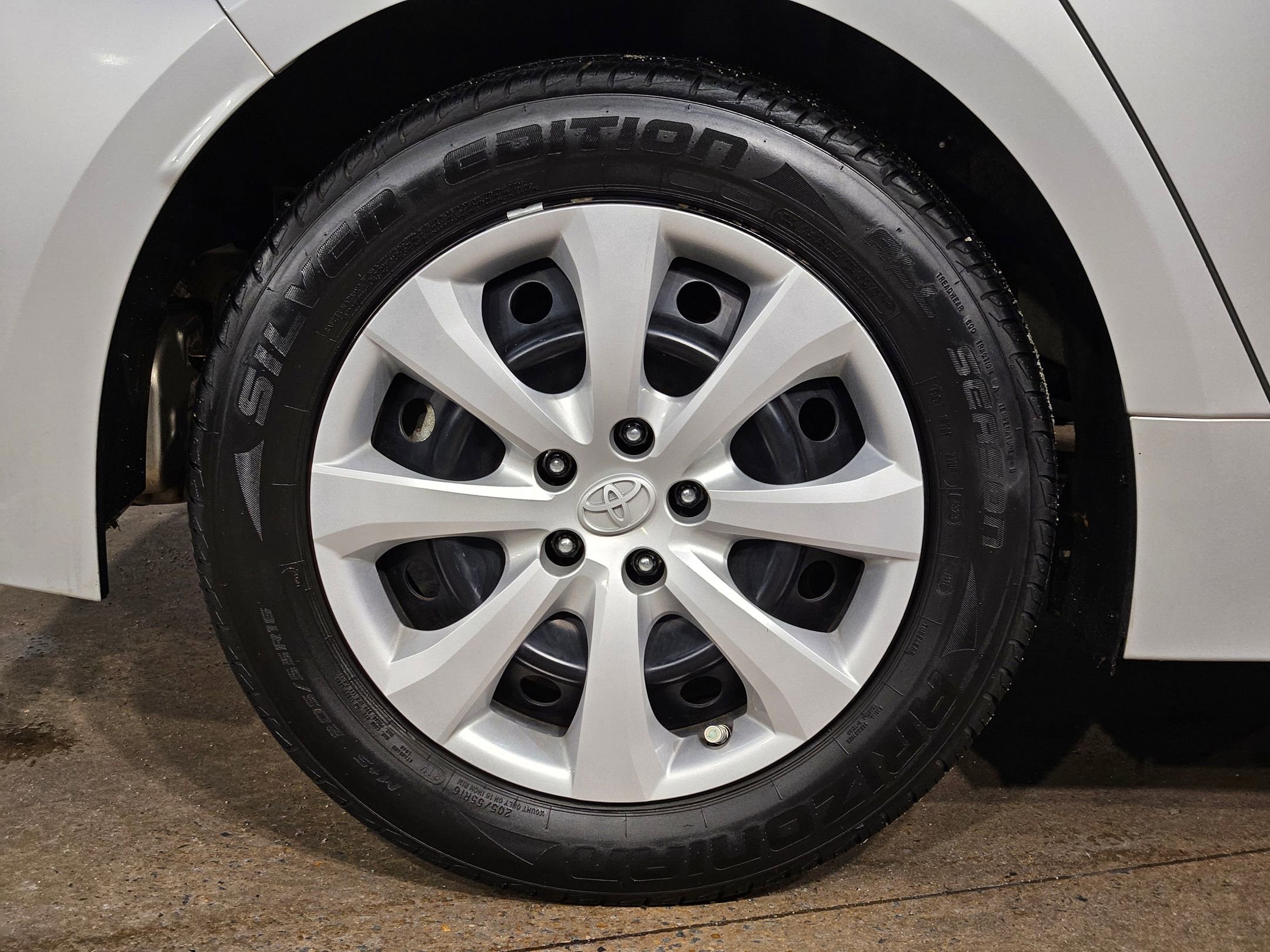 Used 2021 Toyota Corolla LE image 17