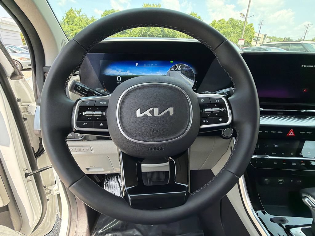 Certified 2024 Kia Carnival SX Prestige FWD image 28