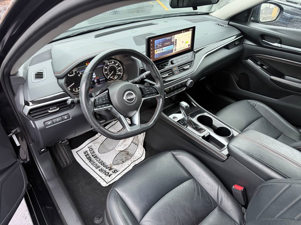 Used 2023 Nissan Altima 2.5 SR w/ SR Premium Package image 11